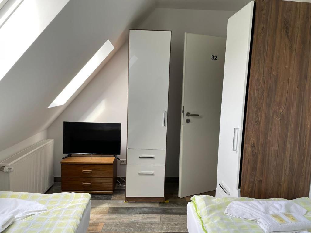 Gruener Baum Hotel Schomberg Bagian luar foto