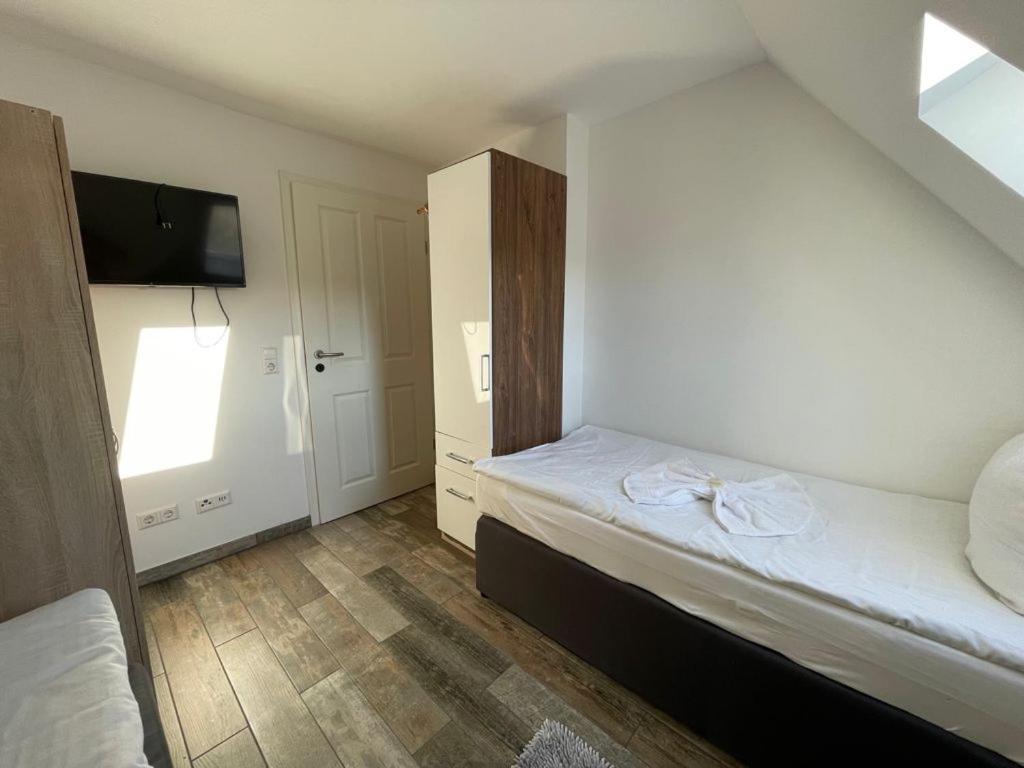 Gruener Baum Hotel Schomberg Bagian luar foto