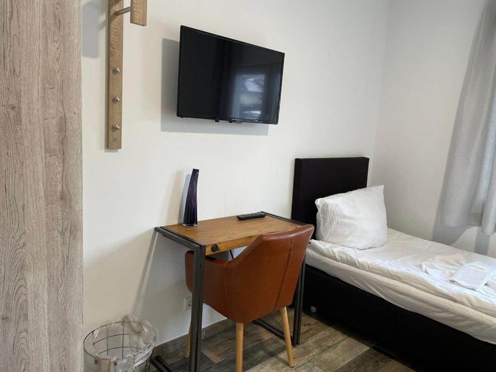 Gruener Baum Hotel Schomberg Bagian luar foto
