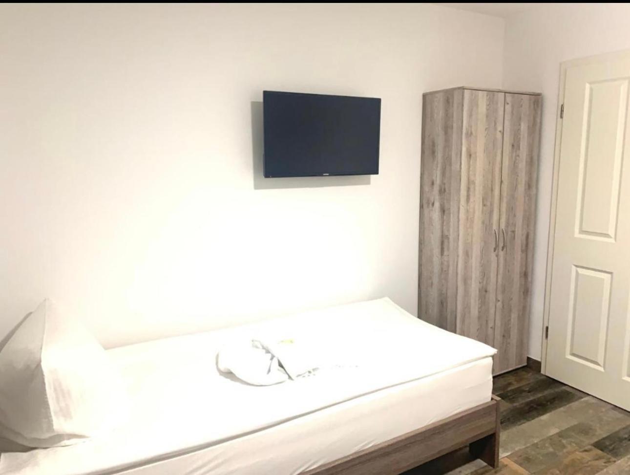Gruener Baum Hotel Schomberg Bagian luar foto