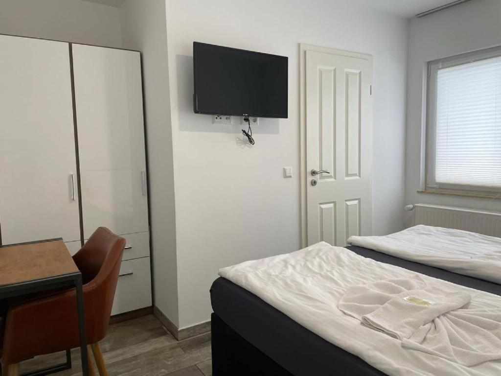 Gruener Baum Hotel Schomberg Bagian luar foto