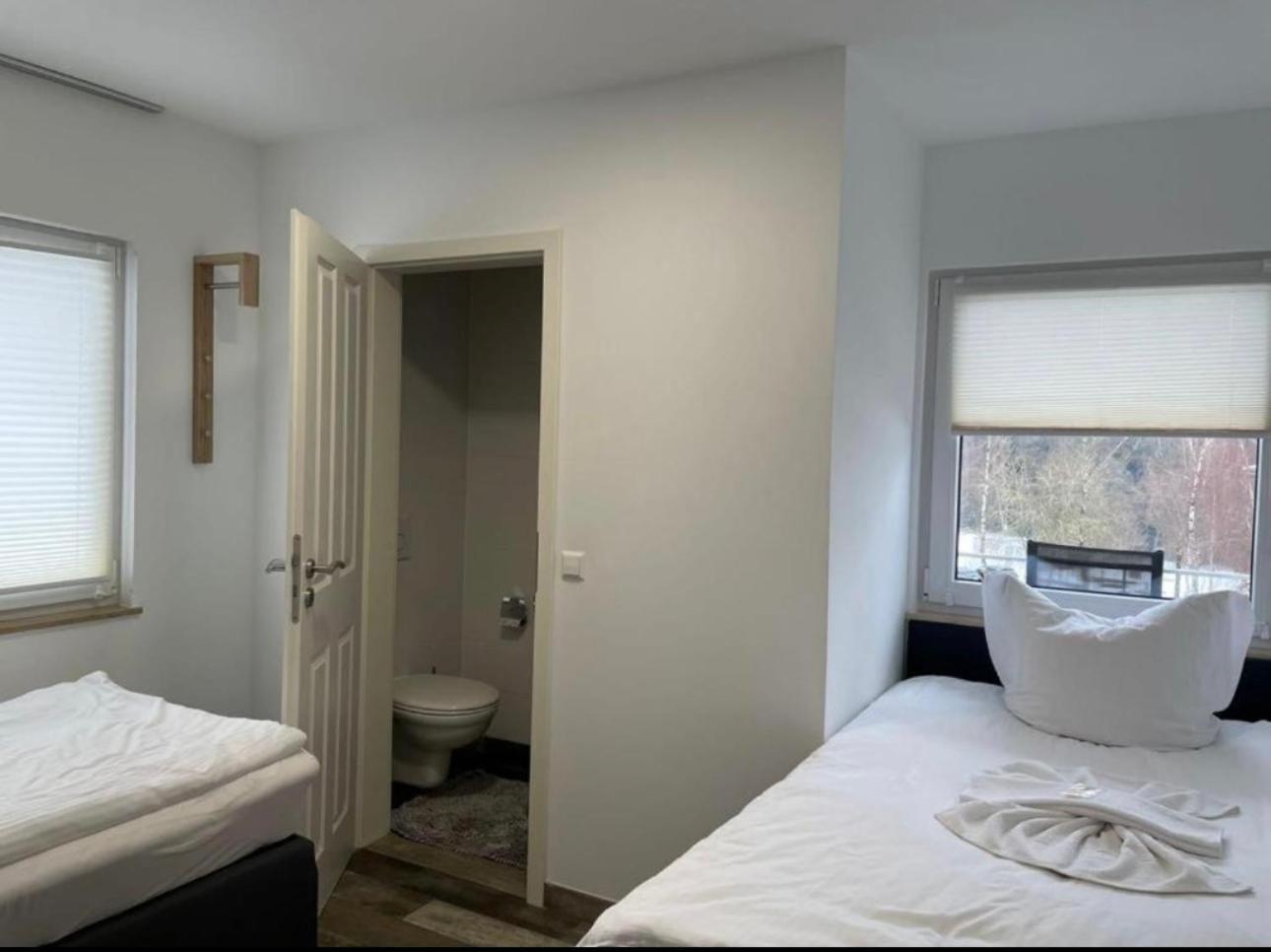 Gruener Baum Hotel Schomberg Bagian luar foto